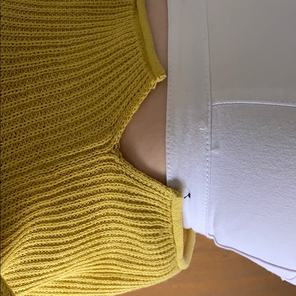 Yellow sweater! - Picture 4 of 7